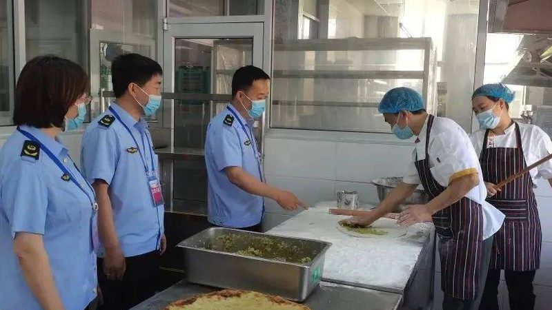 选择加盟品牌时，加盟者的首要任务是考察品牌的资质。以下是一些关键点：