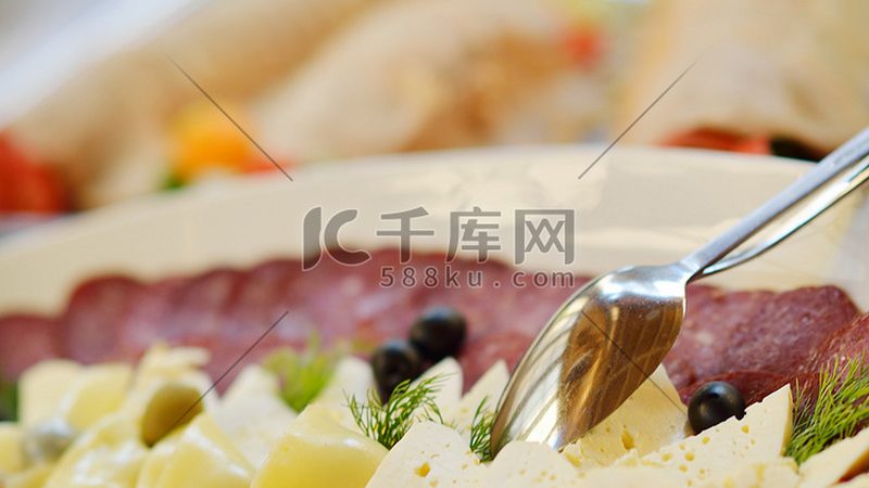 小型糖果包装机尺寸揭秘：如何选择合适的型号**